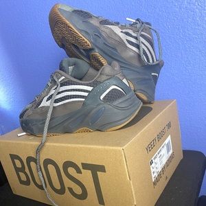 Adidas yeezy boost 700 V2 geodes sneakers